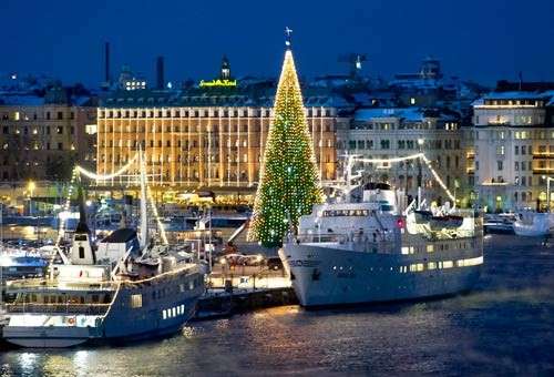 Meraviglioso albero di Natale a Stoccolma