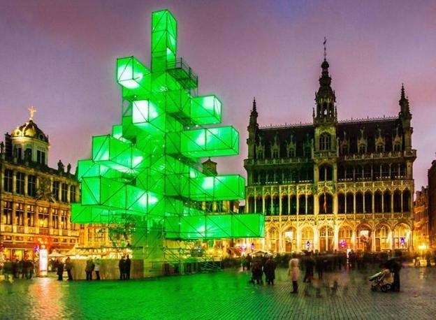 Albero di Natale sulla Grand Place a Bruxelles