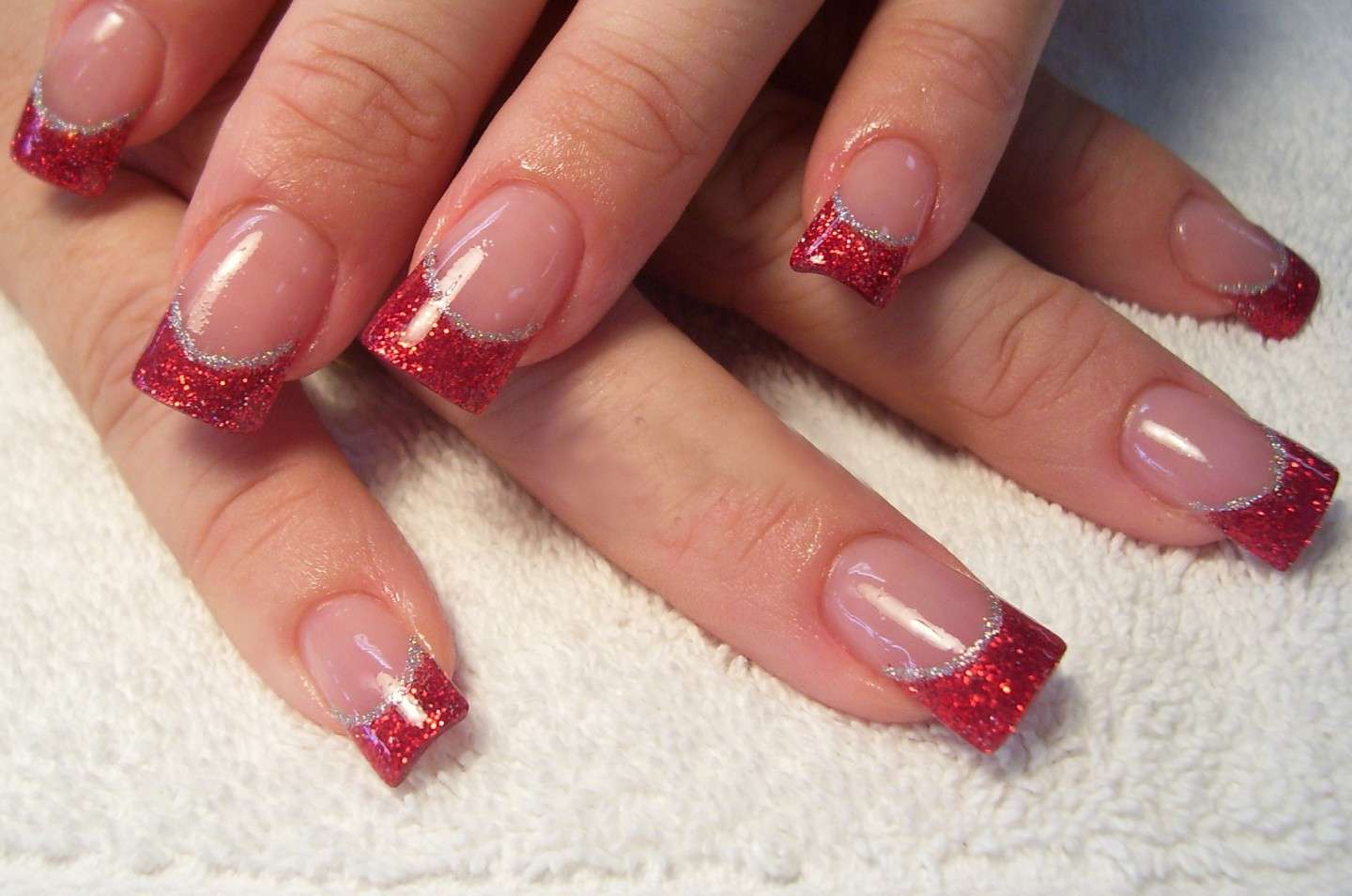 French manicure rosso glitter
