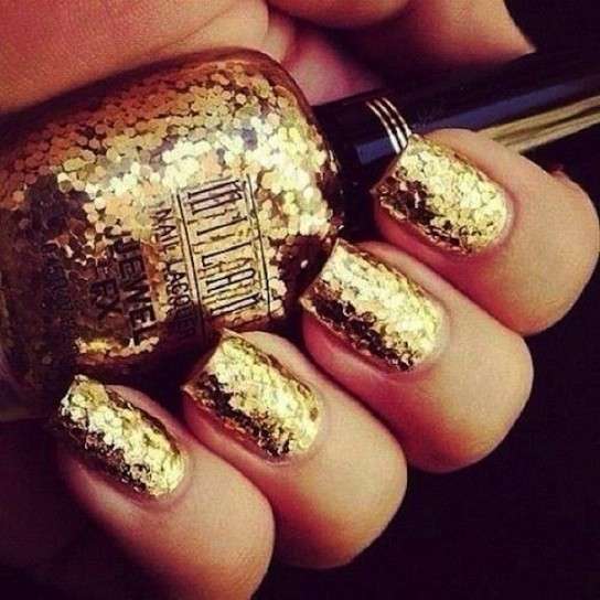 Nail art oro glitterata