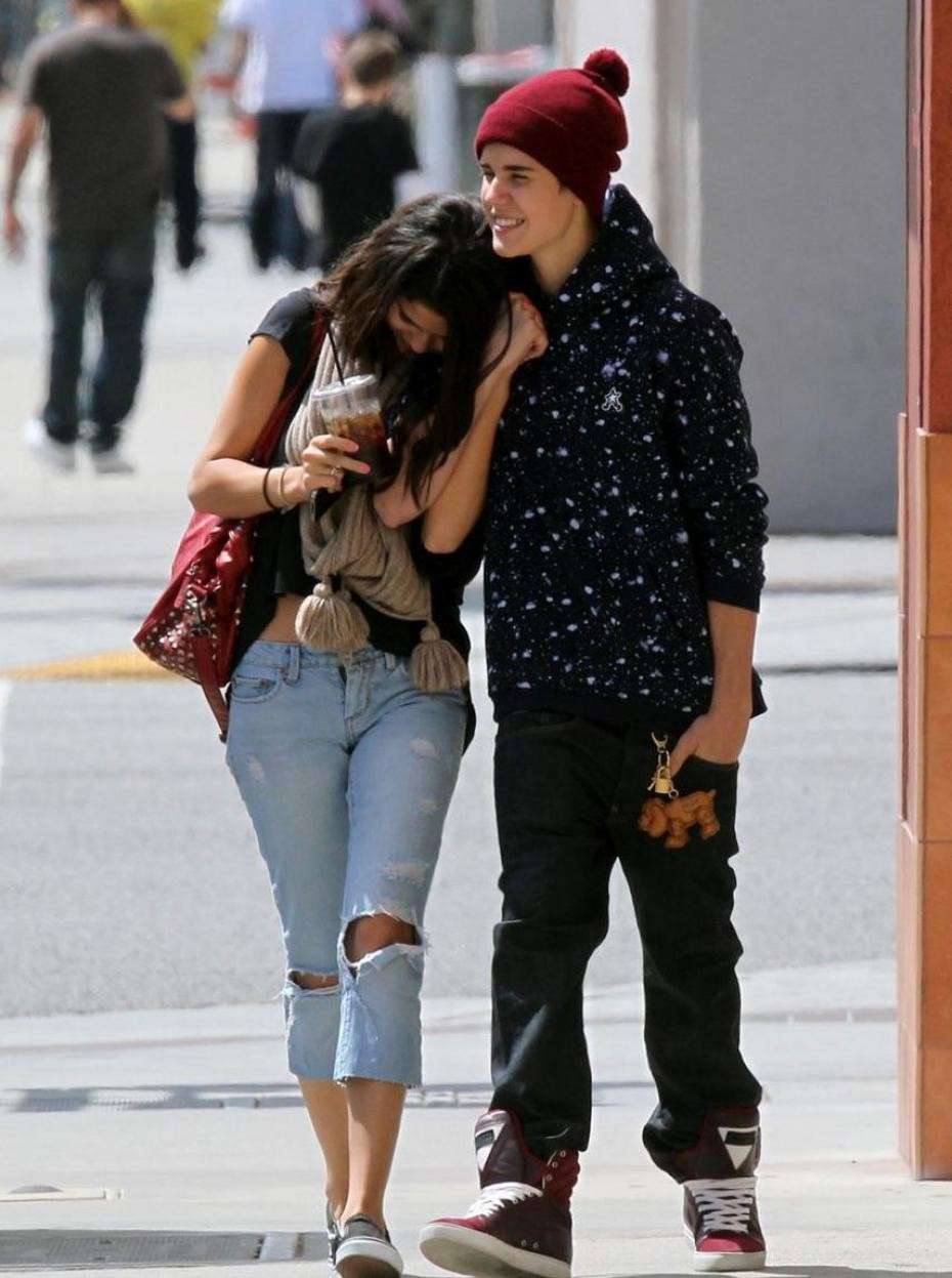 Justin Bieber e Selena Gomez a passeggio