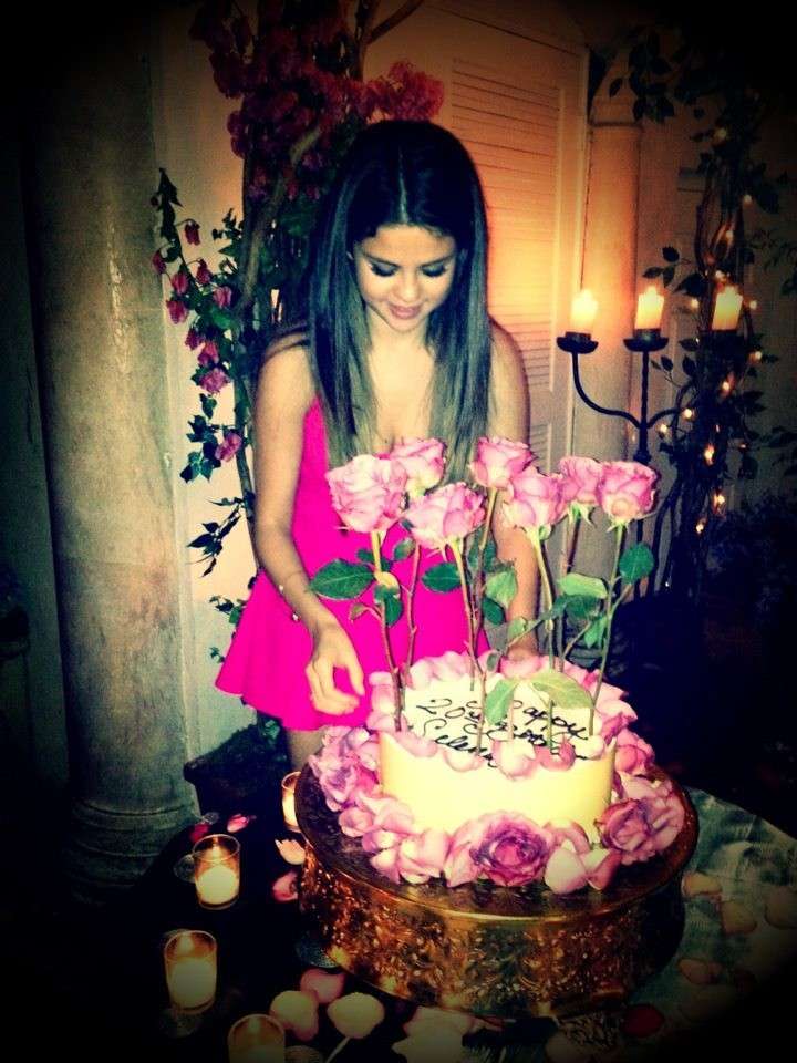 La torta con le rose di Selena Gomez