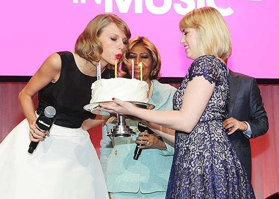 Taylor Swift spegne le candeline