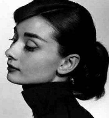 Audrey Hepburn indossa il dolcevita