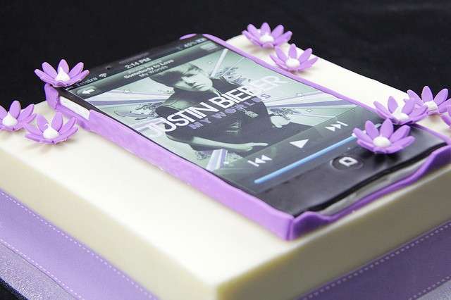 Torta con iPod e immagine di Justin Bieber