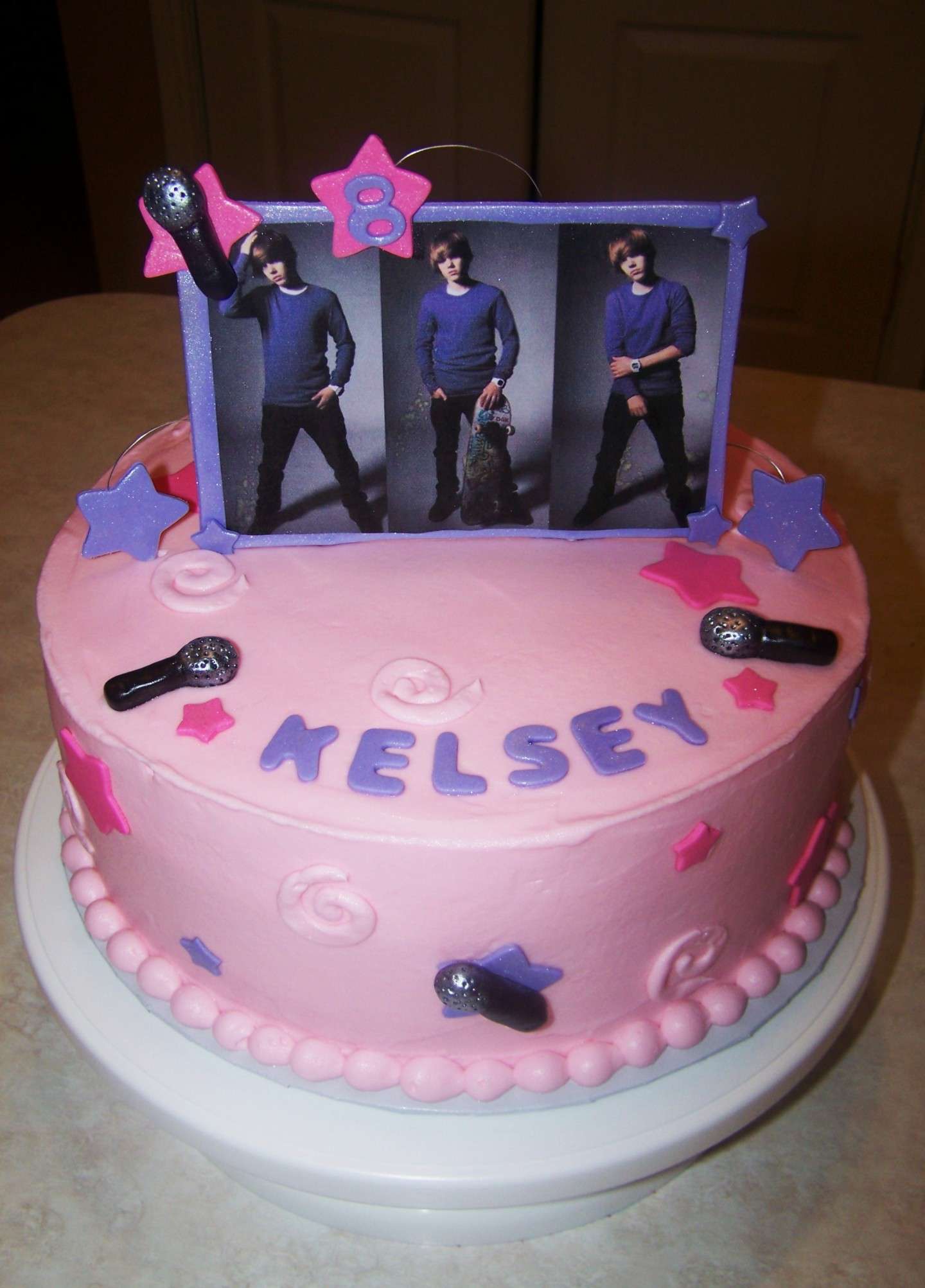 Torta rosa dedicata a Justin Bieber