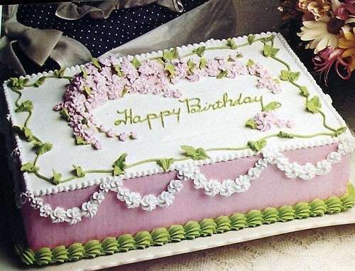 Bellissima torta di compleanno colorata
