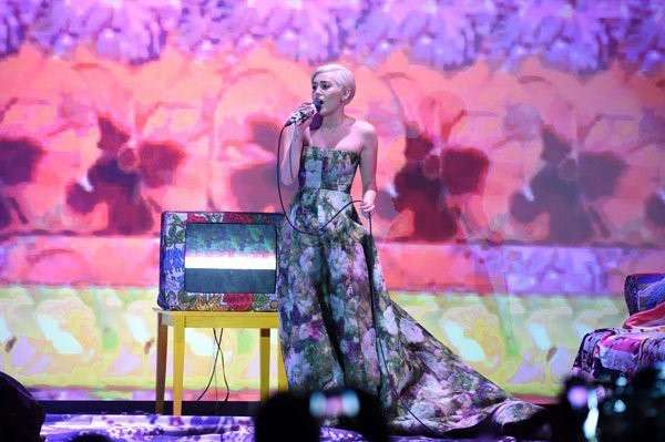 Miley Cyrus ai Music Awards