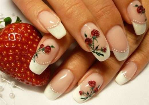 French manicure con rose rosse