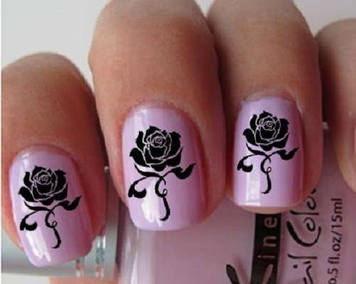 Nail art con rose nere