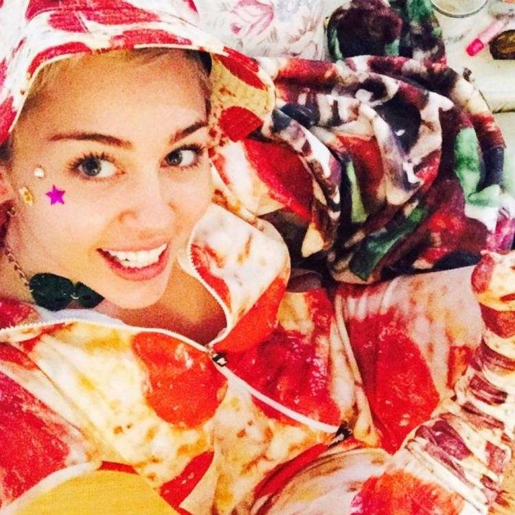 Miley Cyrus e la pizza