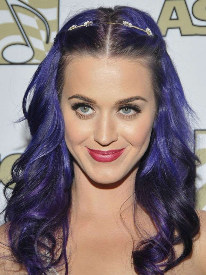 Katy Perry con i capelli viola