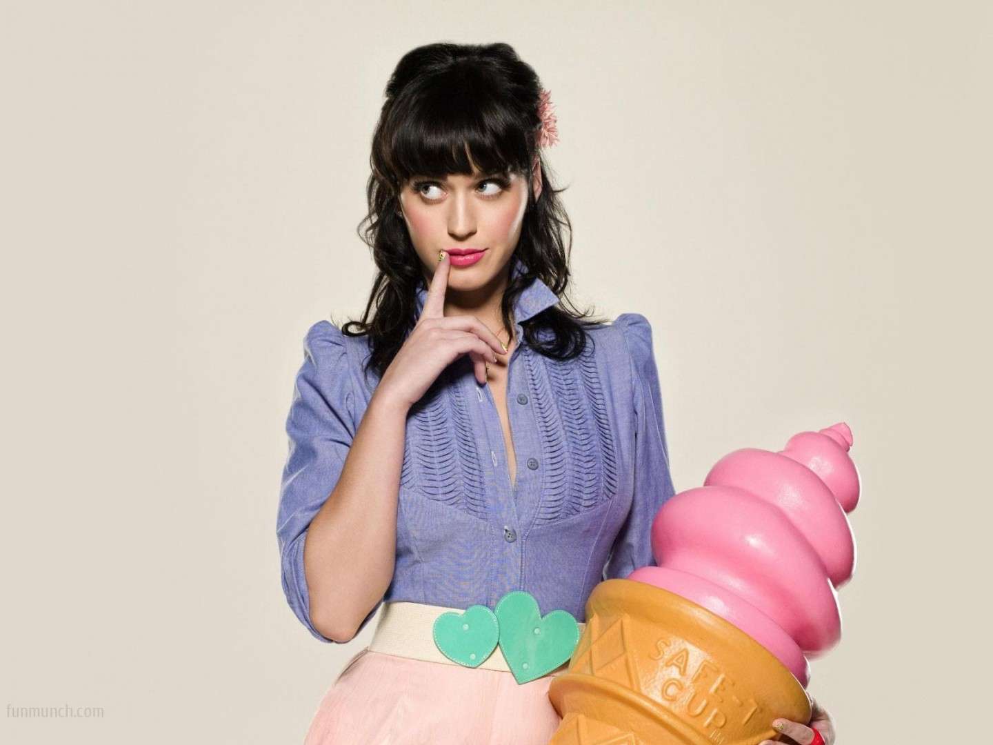 Katy Perry con maxi gelato