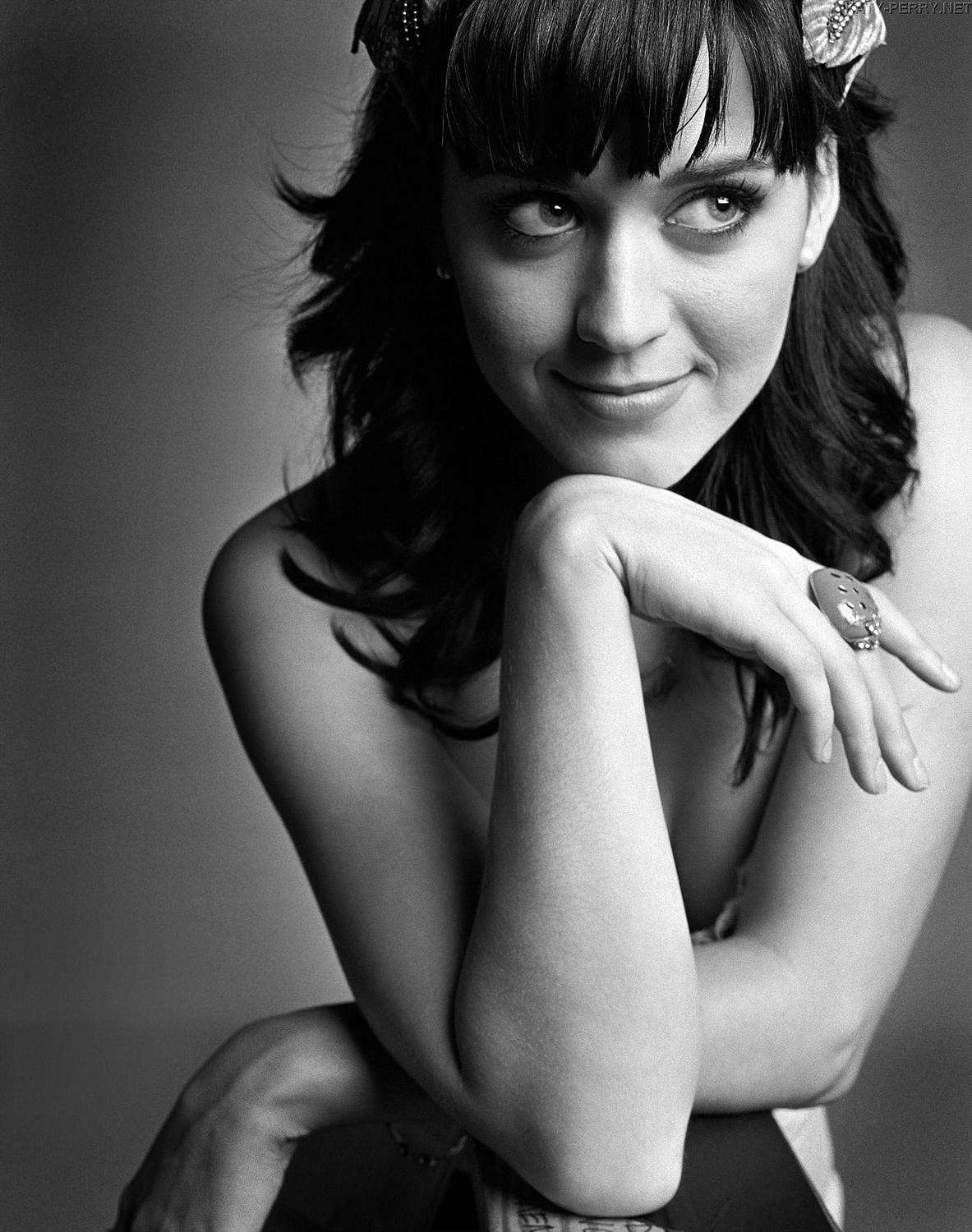 Katy Perry in bianco e nero