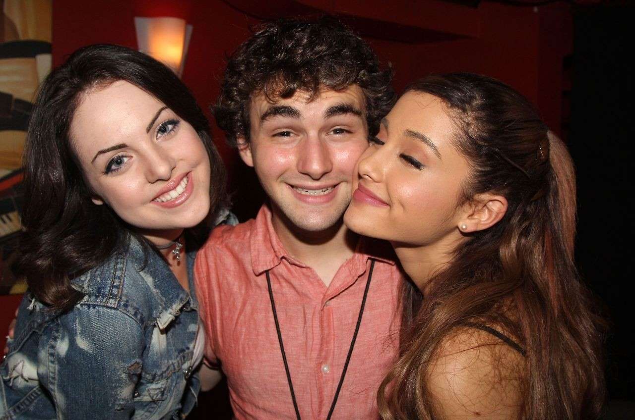 Star dopo un concerto: Ariana Grande e i suoi amici