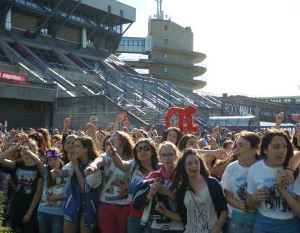 One Direction concerto a Milano: le directioners! Foto!
