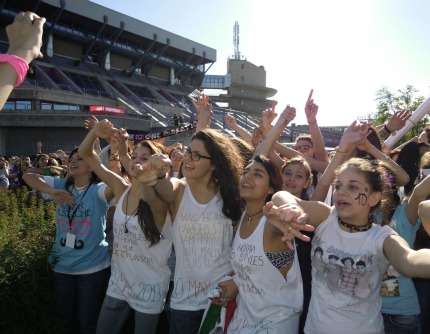 One Direction in concerto a Milano: mani al cielo!