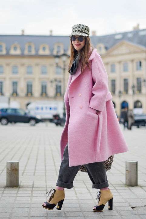 Come abbinare il cappotto rosa