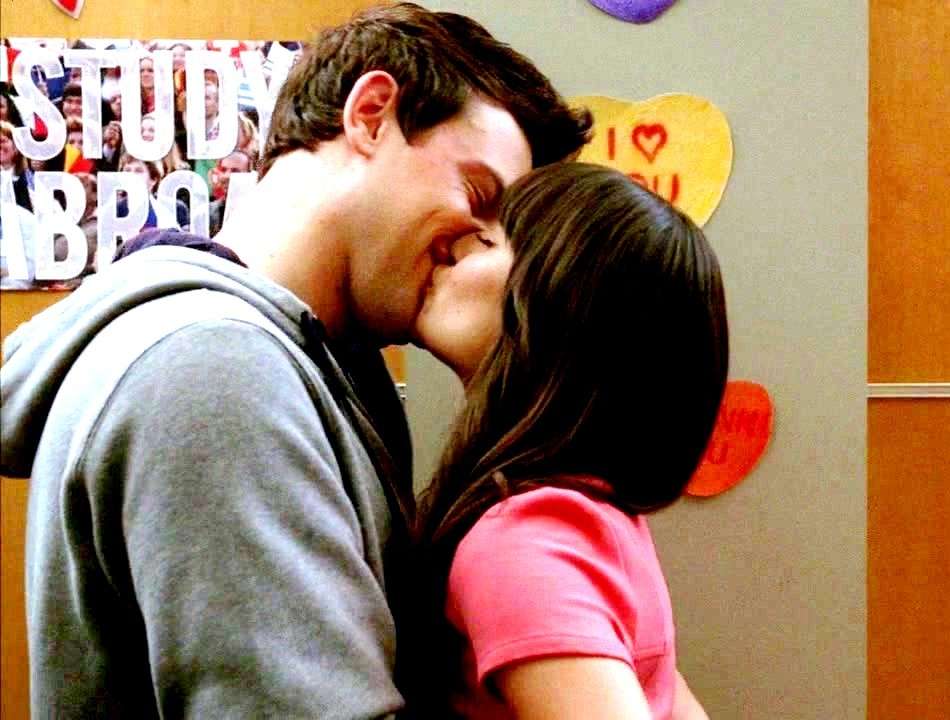 Il bacio di Rachel e Finn in Glee