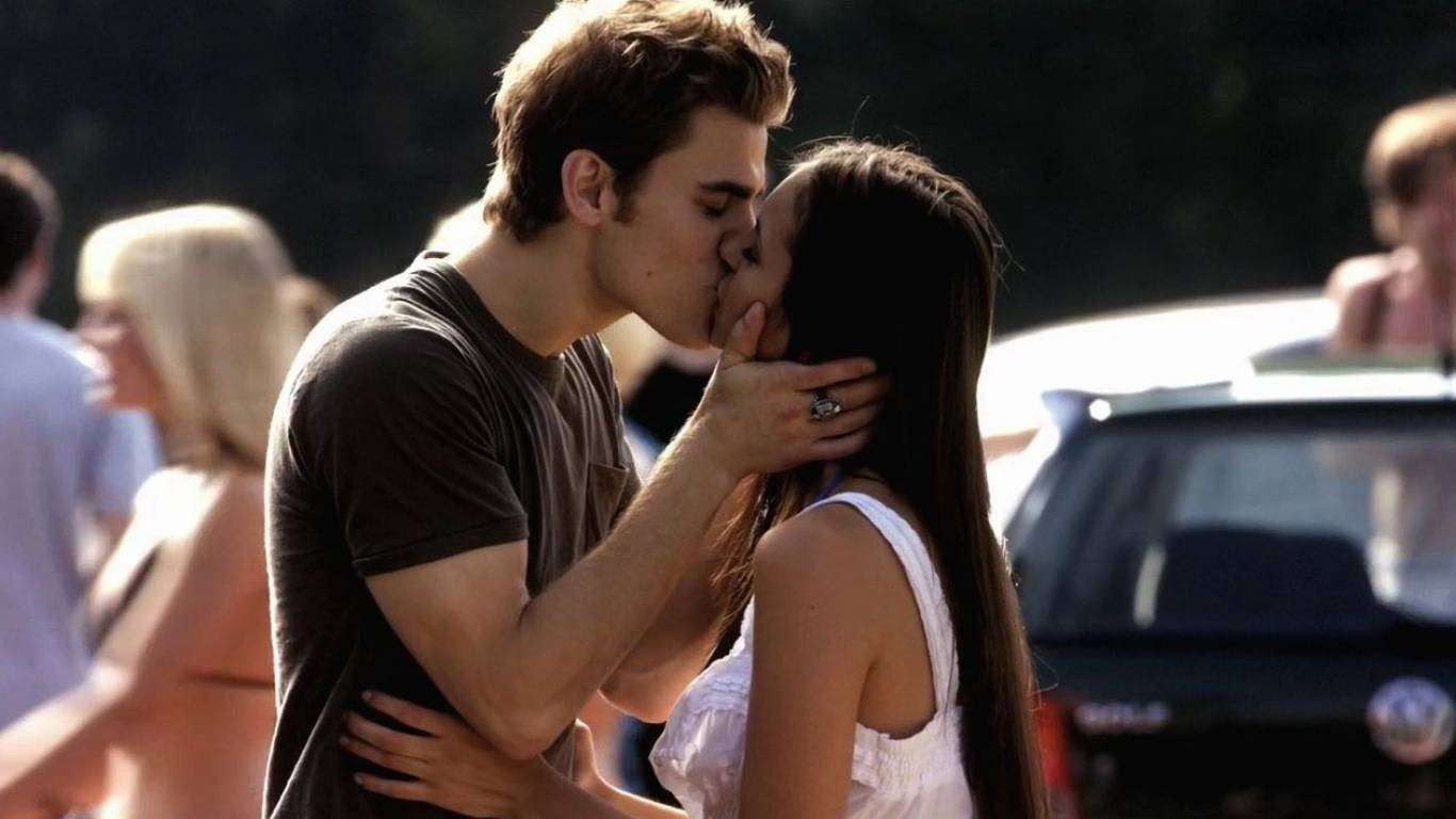 Stefan ed Elena in The Vampire Diaries