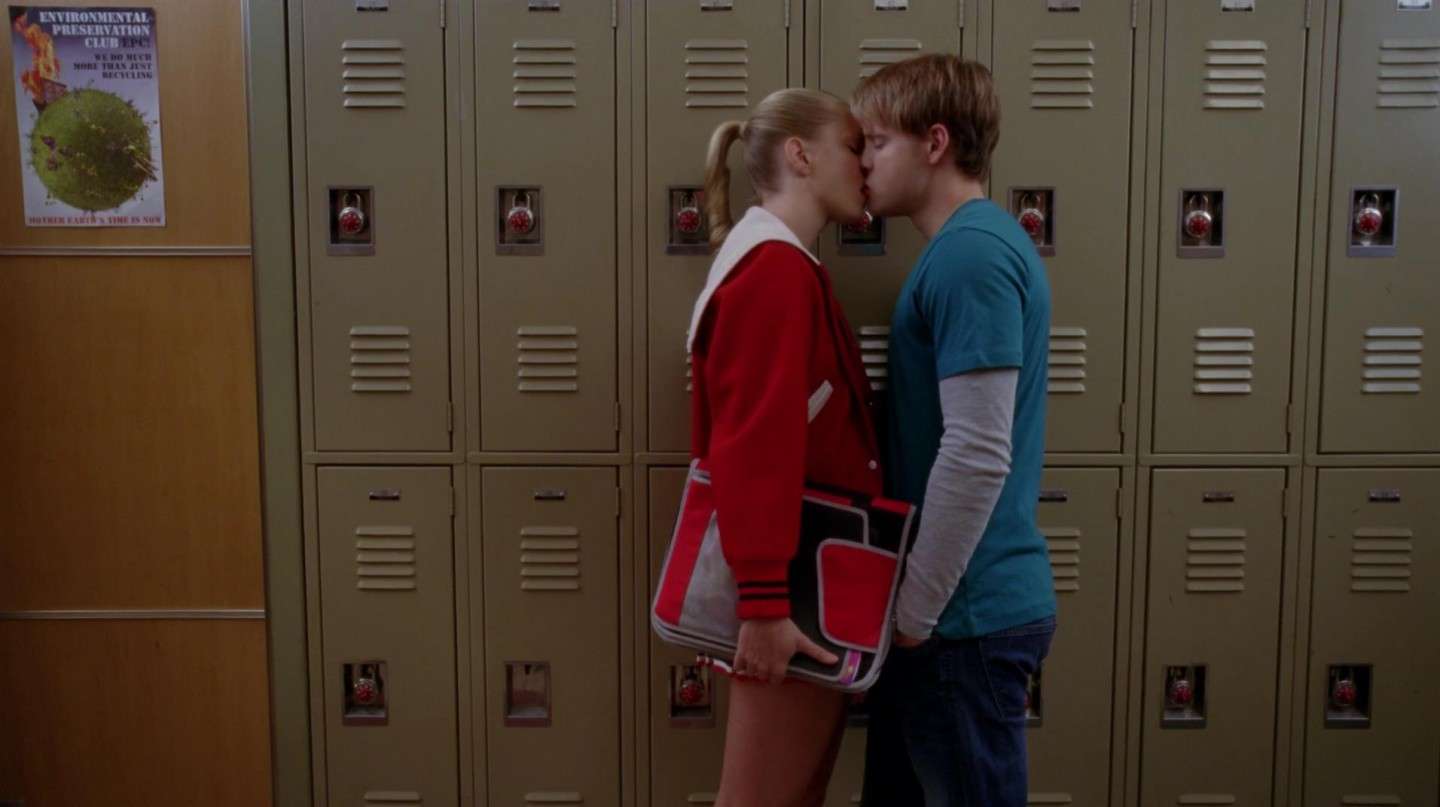 Sam e Brittany si baciano in Glee