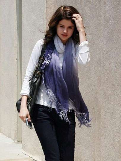 Selena Gomez e la sciarpa