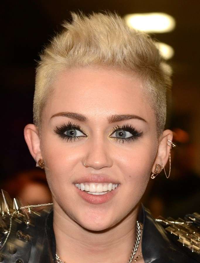 Trucco occhi di Miley Cyrus per diciottesimo