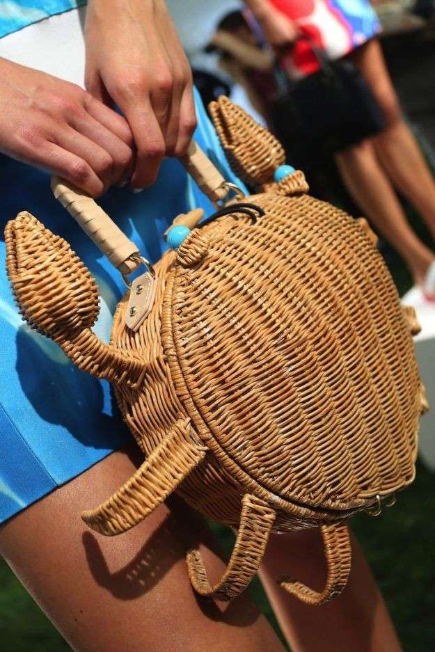 Handbag in vimini a forma di granchio di Kate Spade