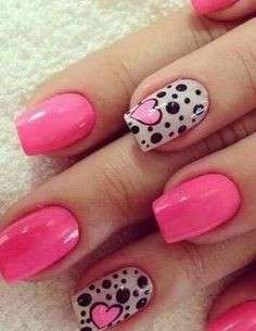 Nail art bicolore con cuore rosa