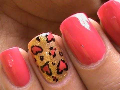 Nail art leopardata con cuori