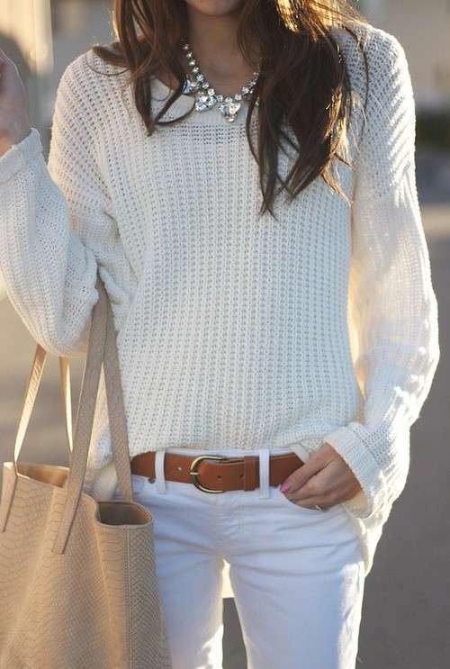 Total white e accessori marroni 
