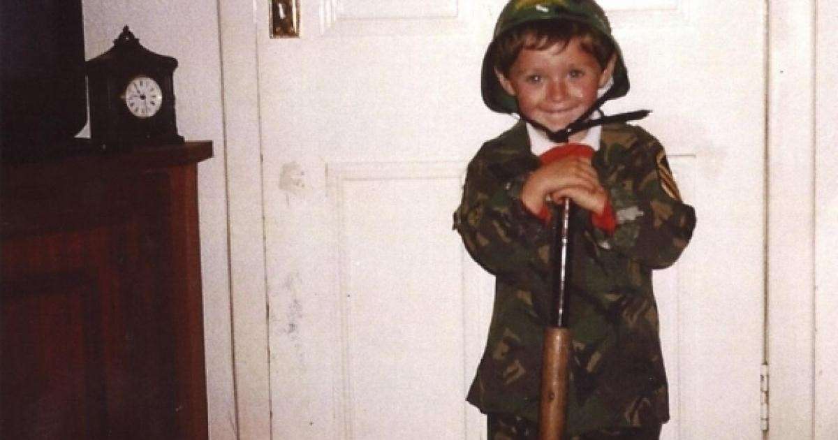 Niall Horan da piccolo in una foto di Carnevale