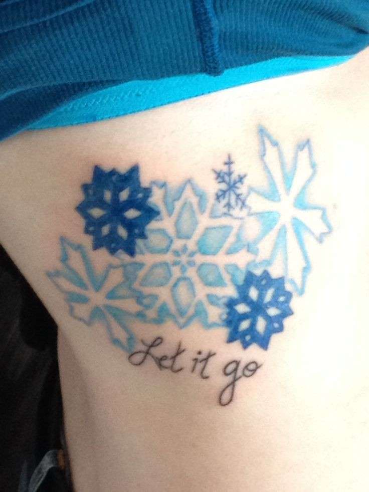 Tattoo con scritta Let It go e cristalli di ghiaccio