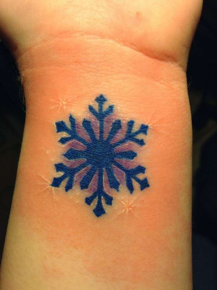 Tattoo con fiocco di neve semplice