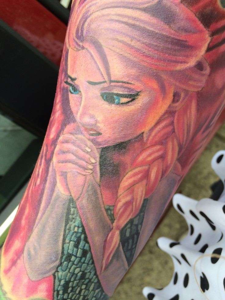 Meraviglioso tatuaggio di Elsa