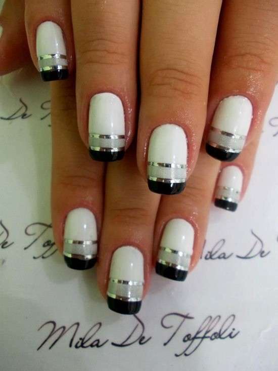 Bellissima nail art a righe