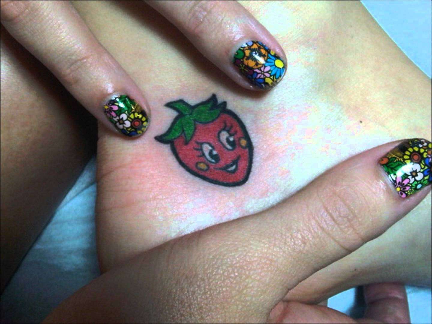 Katy Perry orgogliosa del suo nuovo tattoo