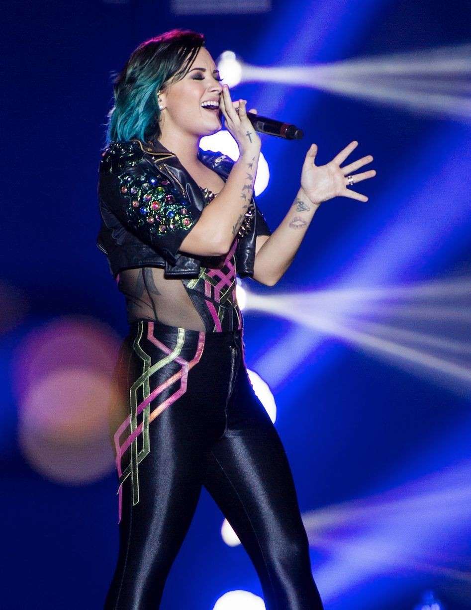 Demi Lovato e le Neon Lights