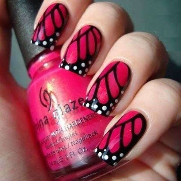Nail art fucsia con farfalle