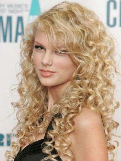 I capelli ricci di Taylor Swift 