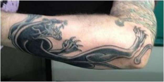 Pantera tatuata sul braccio