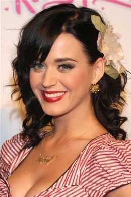Katy Perry e l'acconciatura floreale