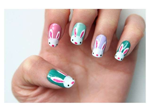 Nail art con coniglietti pasquali
