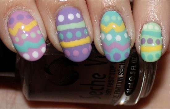 Nail art con uova colorate