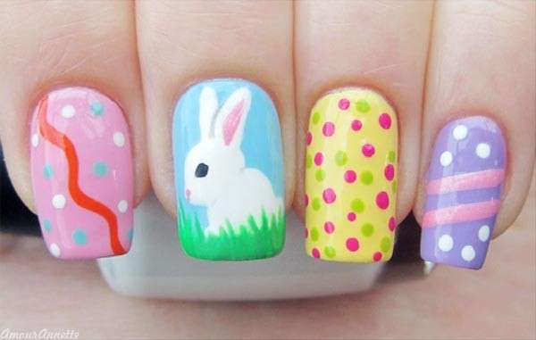Nail art con simboli della Pasqua