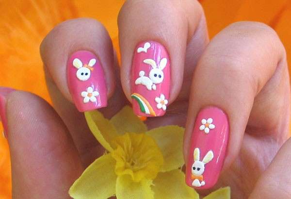 Nail art rosa con coniglietti