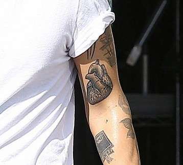 Harry Styles, braccio tatuato