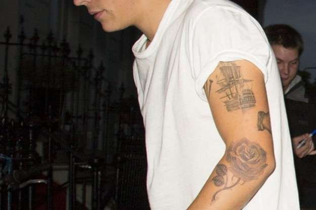 Harry Styles, rosa tattoo