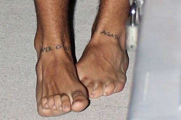 Harry Styles, tattoo ai piedi