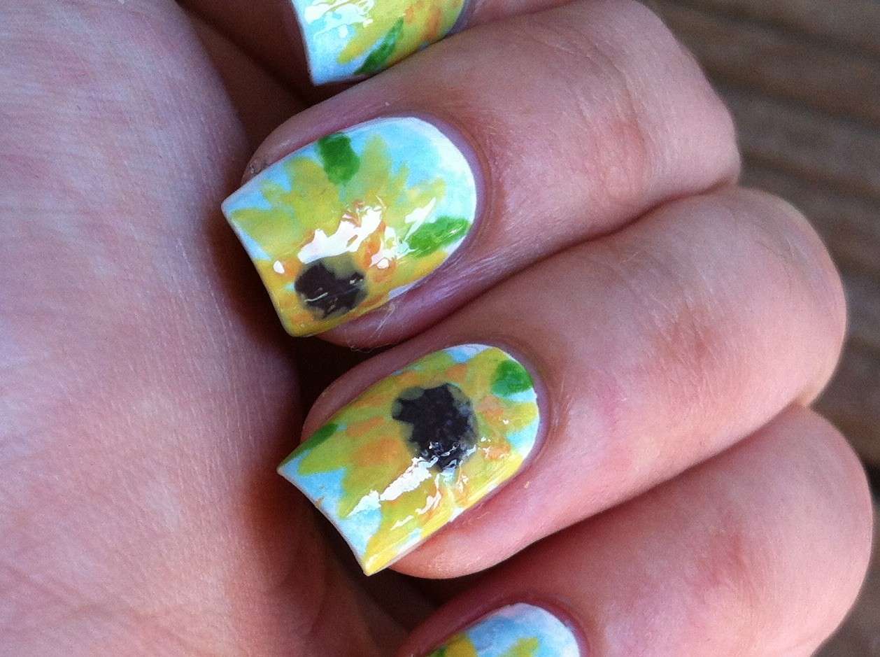 Come fare la nail art con girasoli